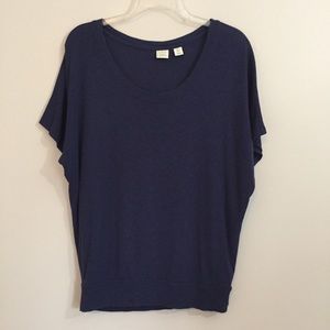 Lucy and Laurel scoop neck t-shirt, blue large